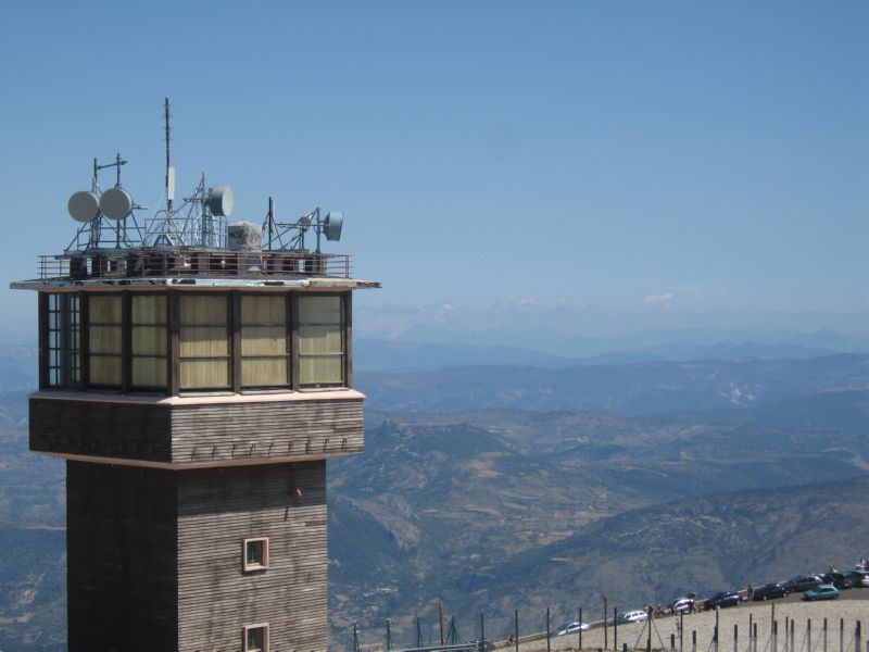 2009-08-06 Ventoux (14) higher mountains at horizon